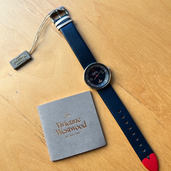 Vivienne Westwood Brand New Vintage Cute minimal Watch w/ Orb and Heart - Picture 10 of 11